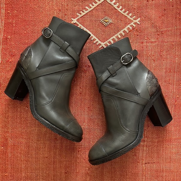 Chanel 2014 charcoal ankle boots - Picture 3 of 13